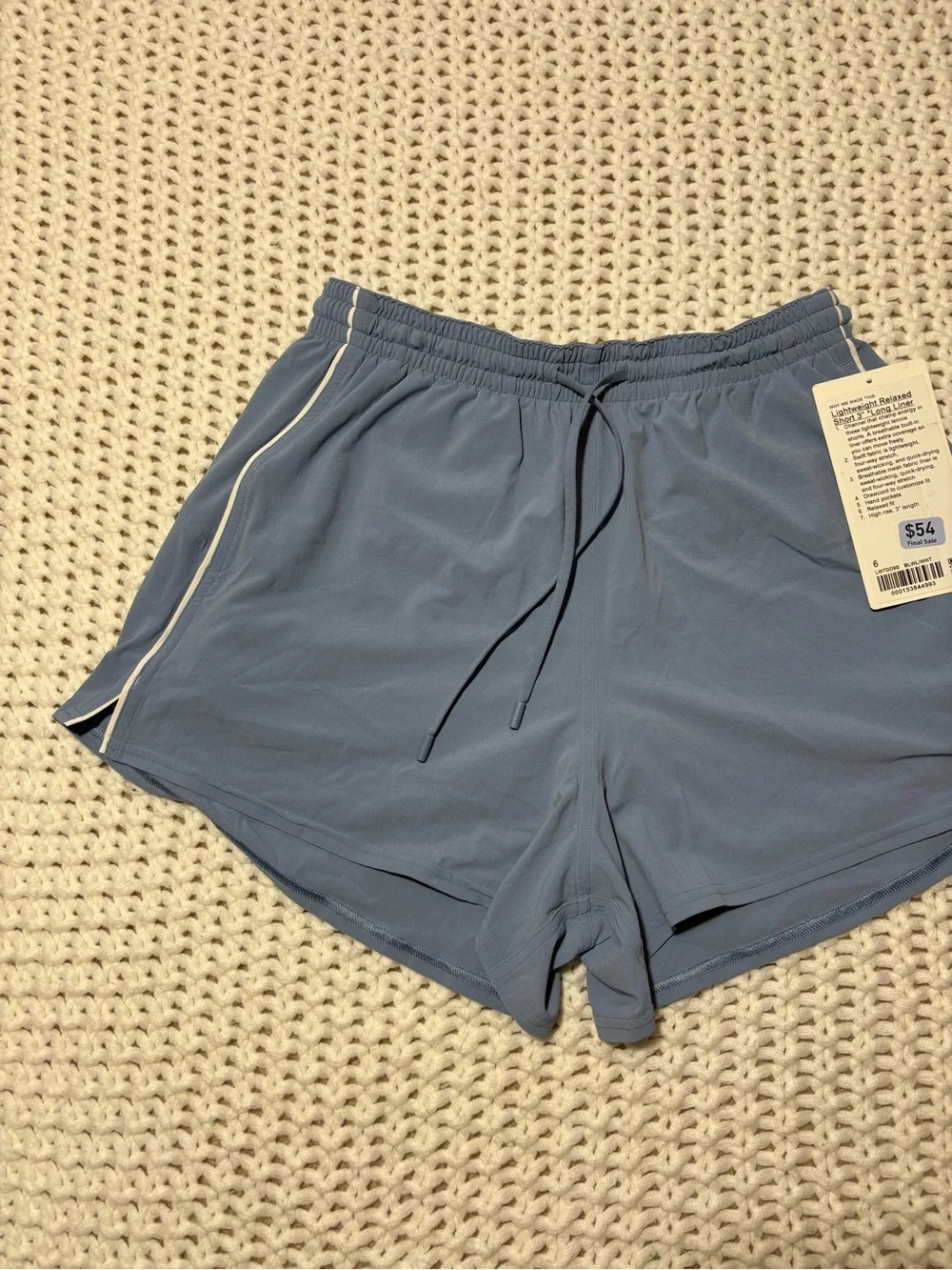 lululemon blue willow/white lightweight relaxed short 3” long liner size 6